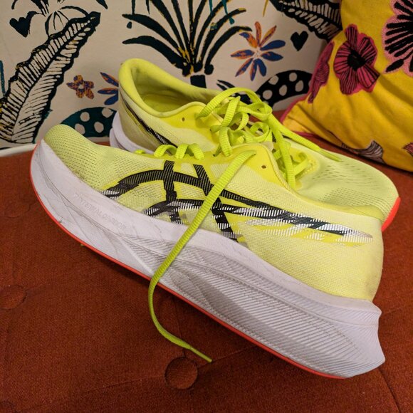 Women's Asics Magic Speed 4, Safety Yellow/Black Size 10 - Picture 3 of 4